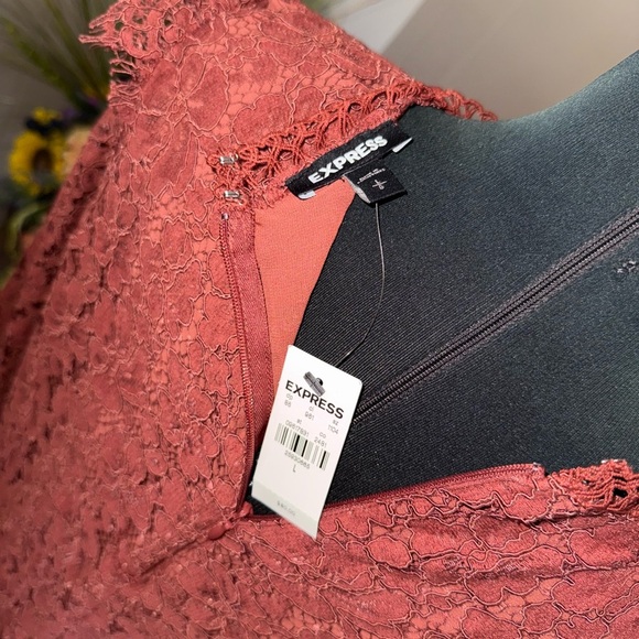 EXPRESS • Lace Long Sleeve - Picture 3 of 12